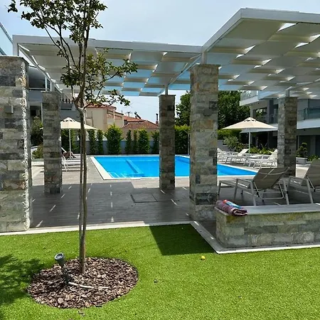 Dina's With Pool In *