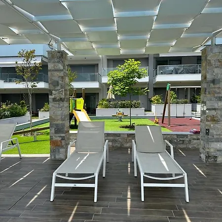 Dina's With Pool In 아파트 *