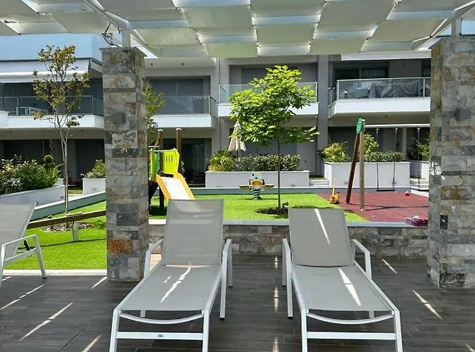 Dina's With Pool In Appartement *