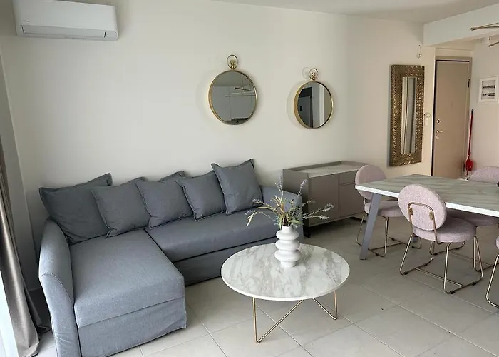 Dina's With Pool In نيكيتي