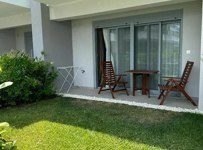 Dina's With Pool In * نيكيتي